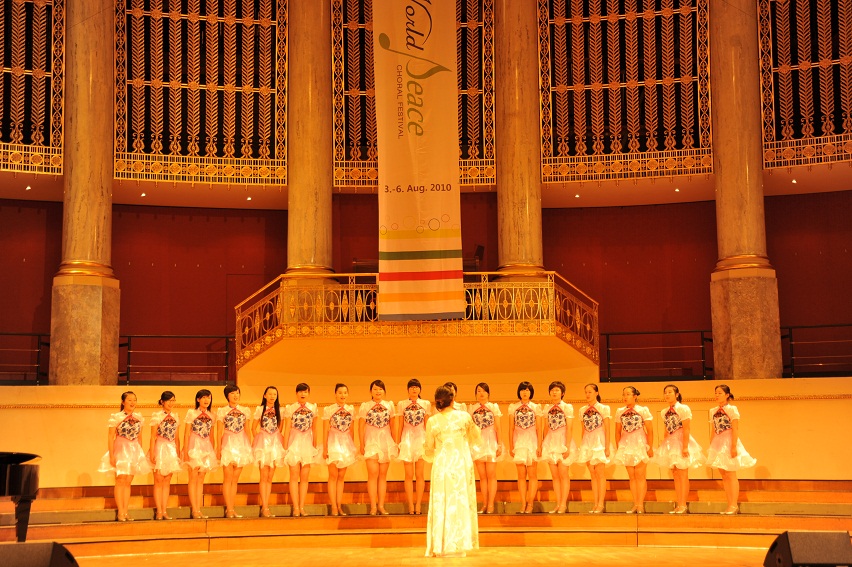 合唱团活动合影