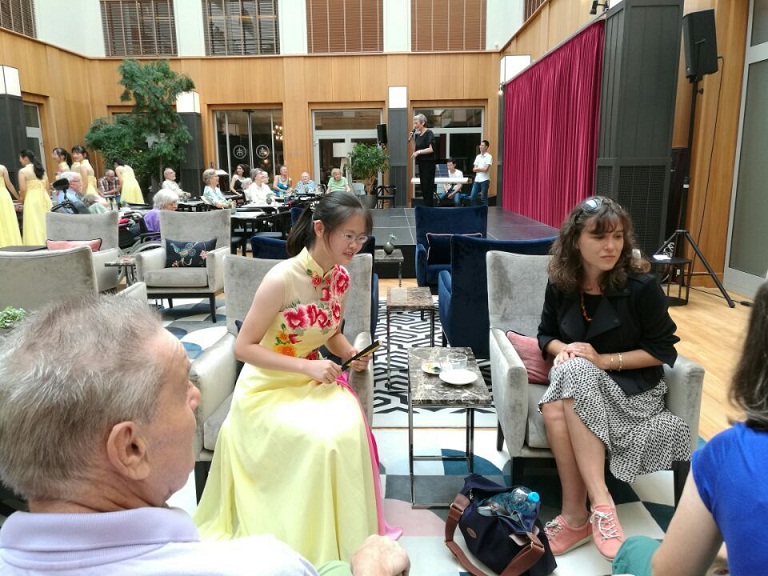 敬老院演出合影